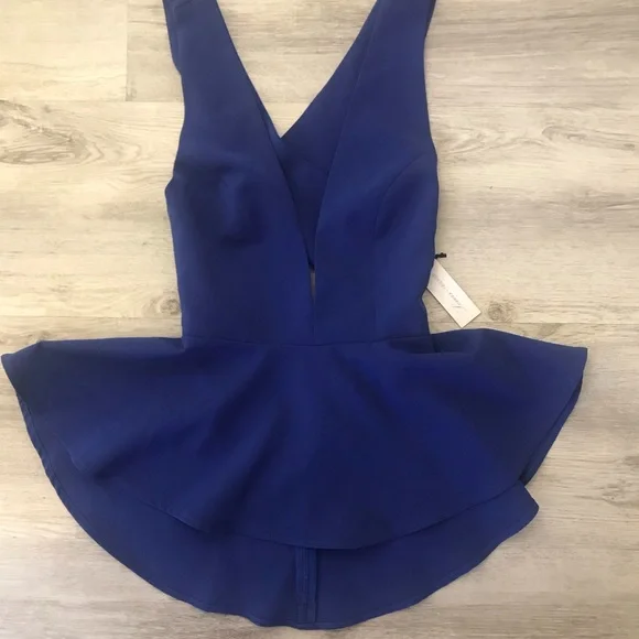 2x HOST PICK Lovers + Friends NWT Open Back Blouse NWT Size XS Gorgeous - Picture 7 of 7